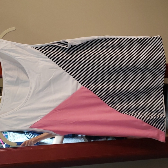 🟢Sleeveless color block Top-NWOT - Picture 4 of 4